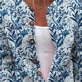 Ingrid | Chaqueta de punto azul y blanca con flores y pájaros