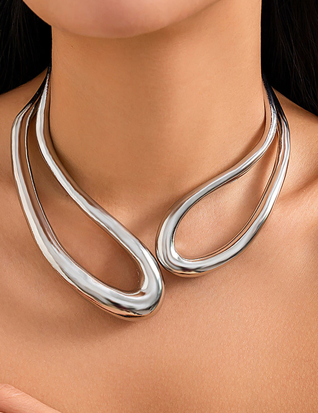 Collar Asimétrico Recortado