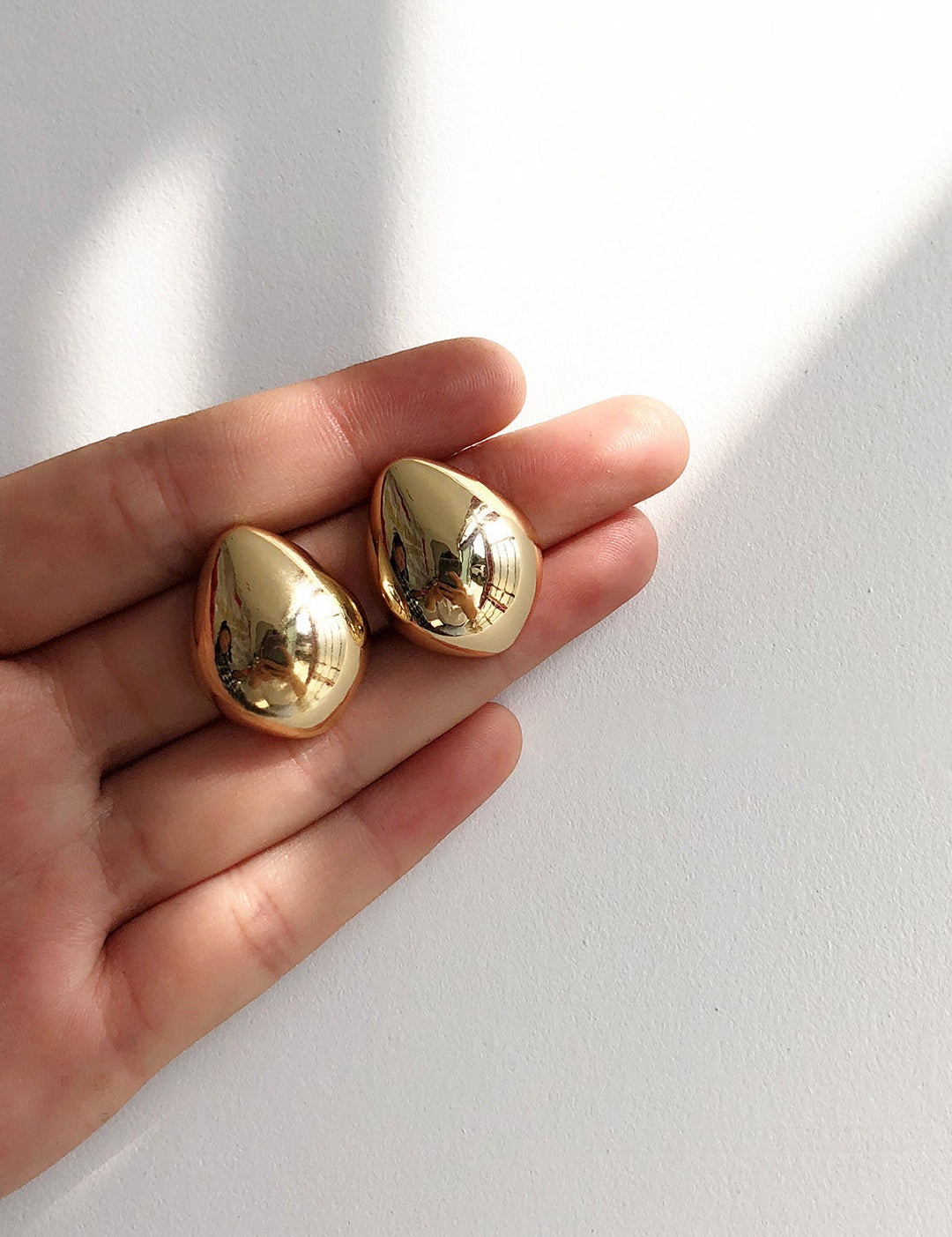 Pendientes Metálicos en Forma de Gota