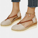 Eunate Sandalias Cerradas con Cuña de Efecto Yute y Detalle Natural