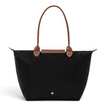 Bolso shopper plegable Adelaida, negro, en uso