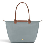 Bolso shopper plegable Amaya, gris claro, en uso