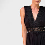 Patricia - Elegante vestido de encaje con cuello en V