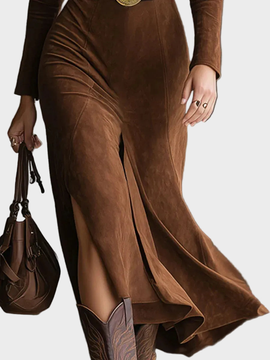 Vestido midi estilo oeste de ante sintético con cuello y abertura Soraya, detalle del tejido
