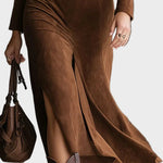 Vestido midi estilo oeste de ante sintético con cuello y abertura Soraya, detalle del tejido