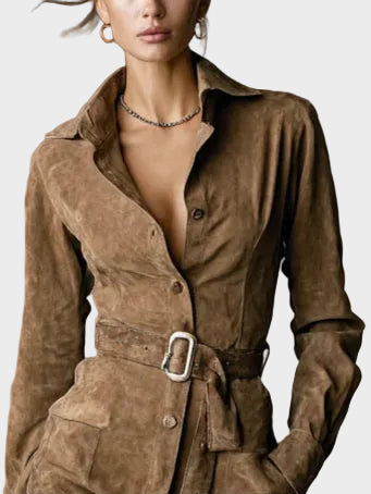 Vestido midi de ante sintético de manga larga con cuello de lazo Flora, detalle del tejido