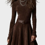 Vestido vintage de ante marrón oscuro con cuello alto Laia, detalle del tejido