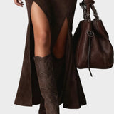 Vestido maxi elegante de símil piel marrón oscuro con escote cuadrado Delfina, vista posterior