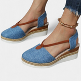 Eunate Sandalias Cerradas con Cuña de Efecto Yute y Detalle Natural