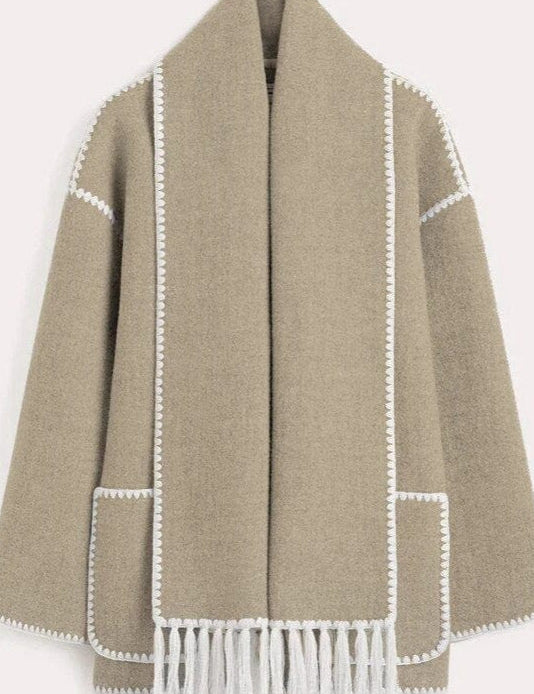 Abrigo con Bufanda de Flecos en Color Ciervo