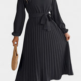 Theresa Vestido con Cuello Alto y Cinturón Plisado