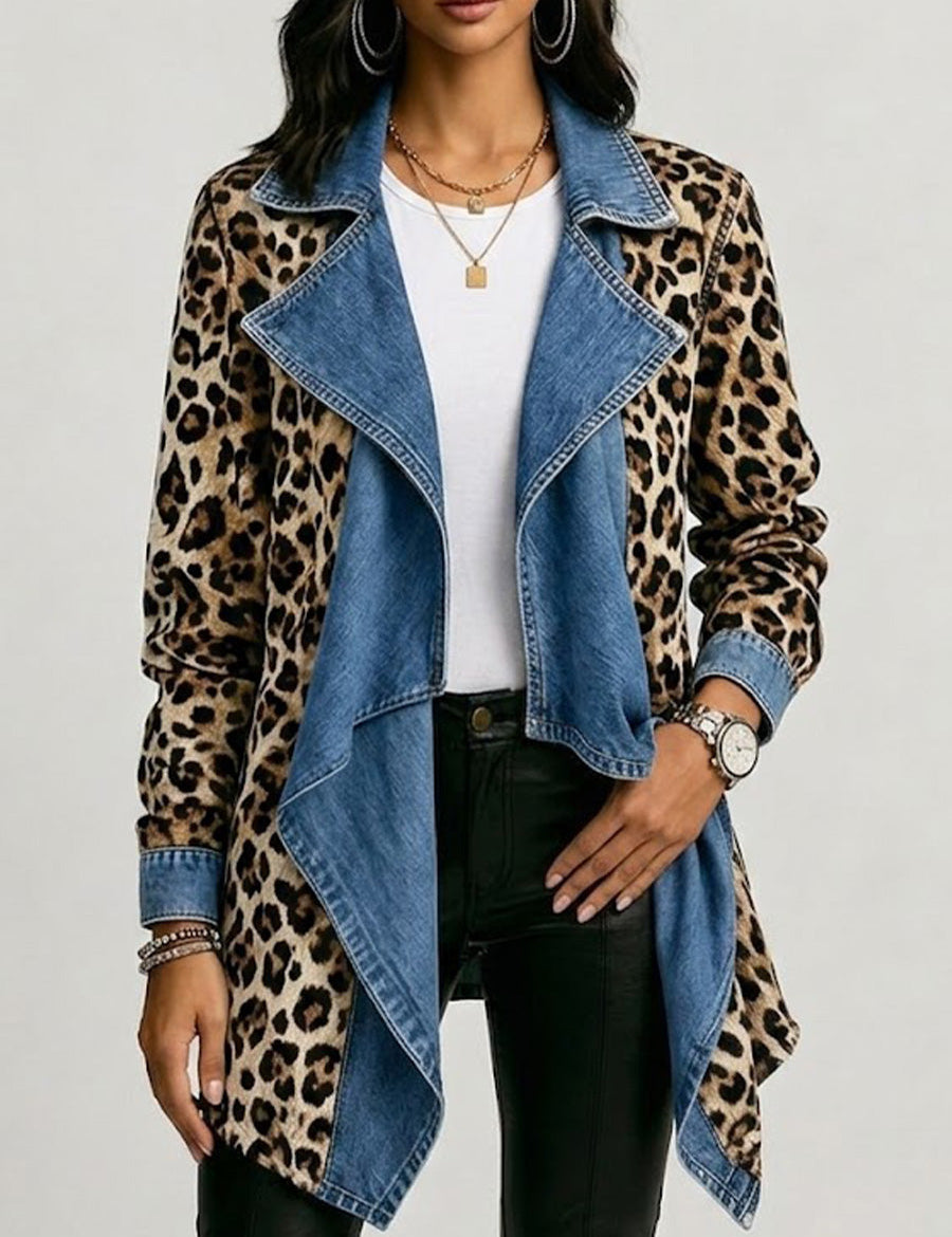 Chaqueta de largo medio con paneles de leopardo y vaquero lavado Victoria, vista frontal
