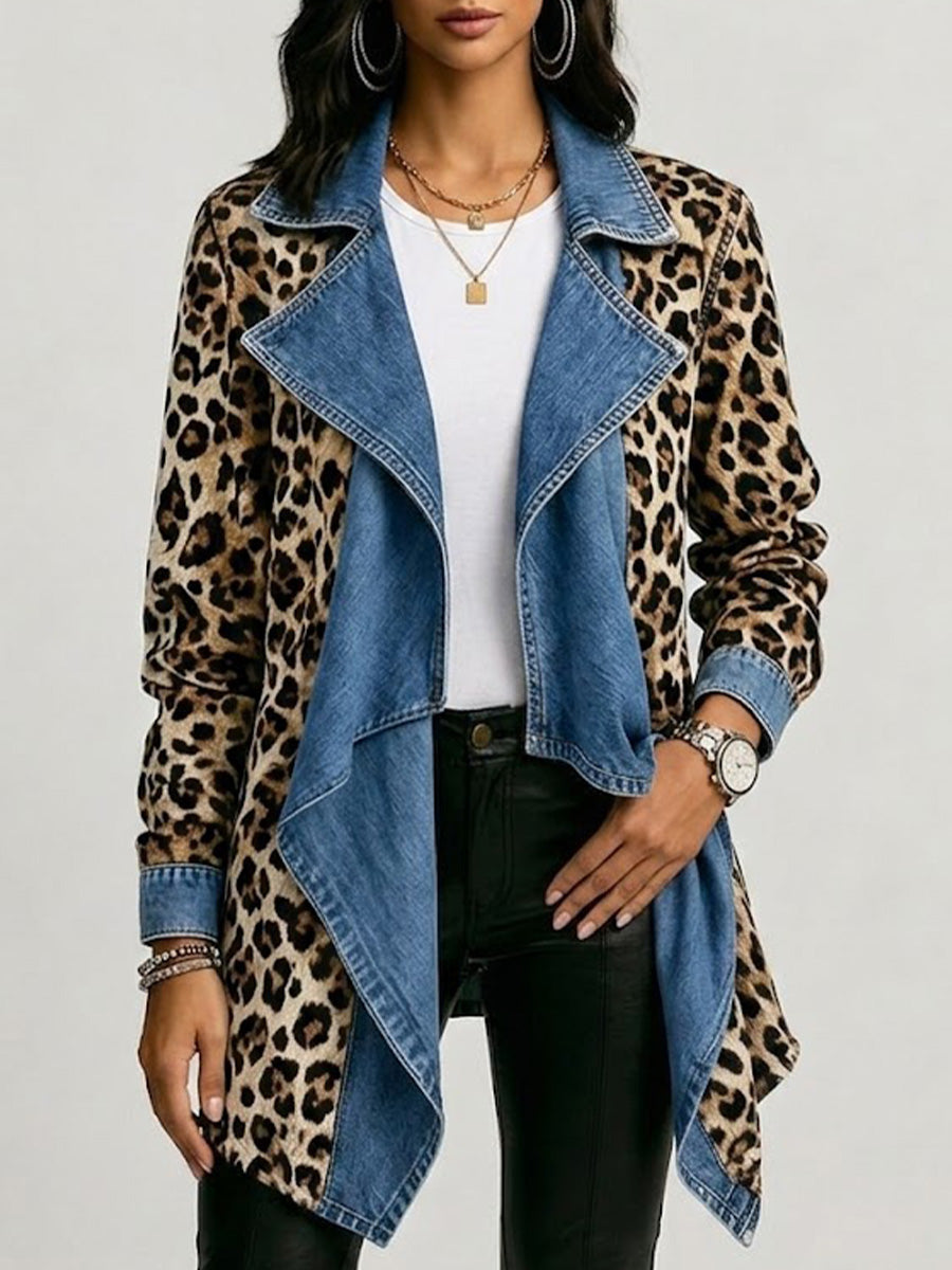 Chaqueta de largo medio con paneles de leopardo y vaquero lavado Victoria, vista frontal