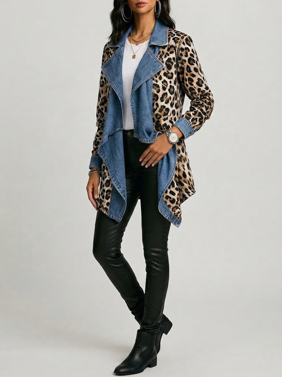 Chaqueta de largo medio con paneles de leopardo y vaquero lavado Victoria, vista posterior
